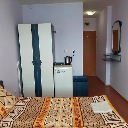 Rainbow Studio Apartment *